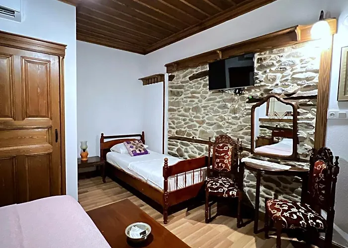 Birgi Lavinya Hotell *